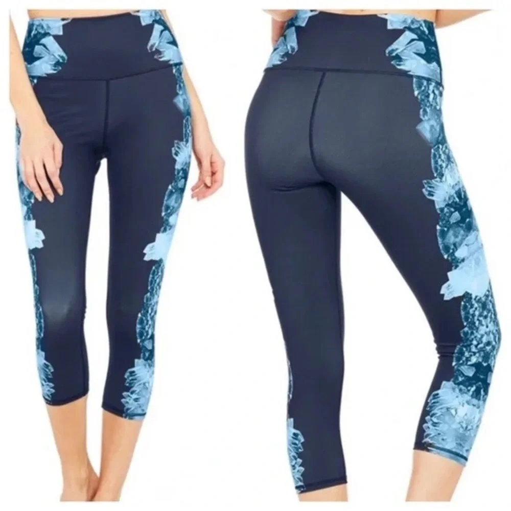 Alo Yoga.High-Waist Airbrush Legging Capri in Dark Crystal Sky Blue. Size Small